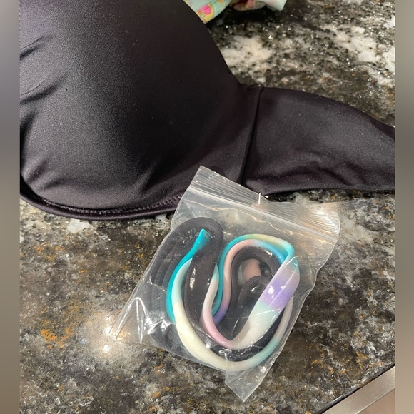 Lot of four Victorias Secret bikini tops all 36C, tops only - Picture 7 of 11